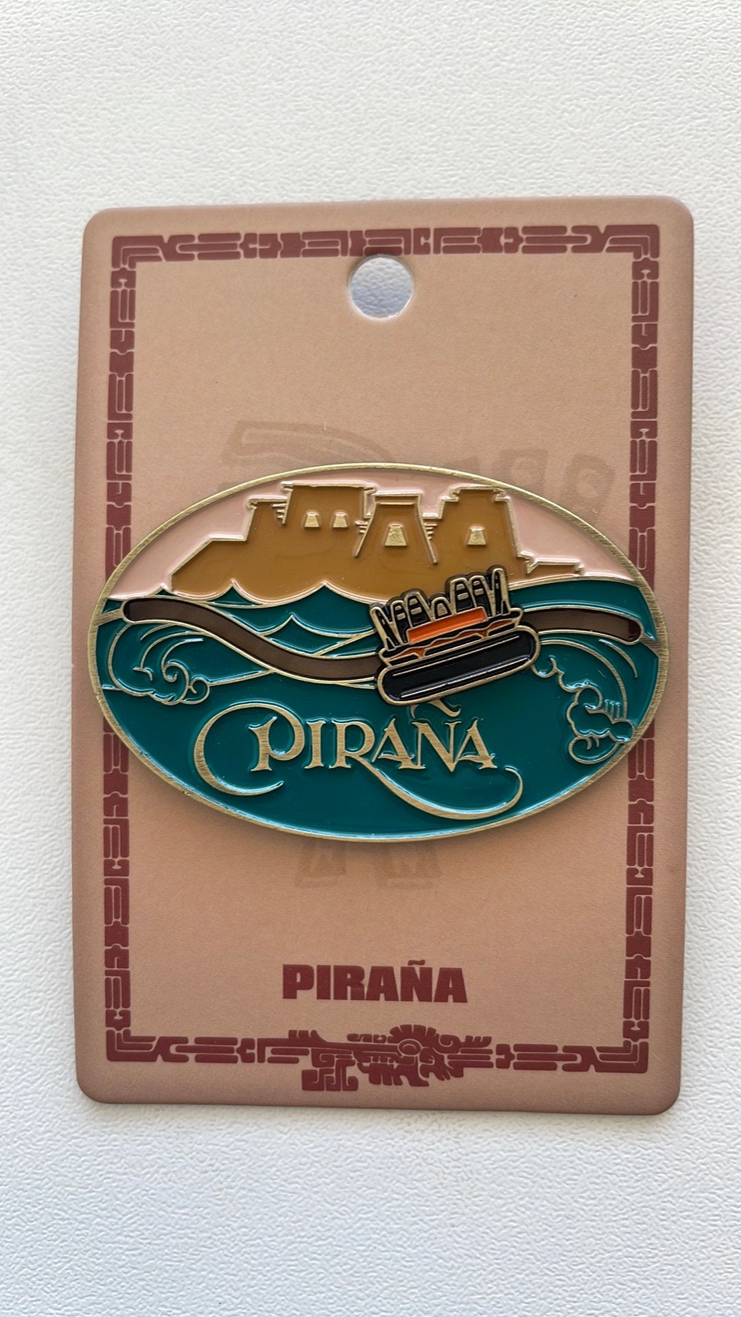 Efteling pin Pirana met bewegend bootje EPP 471 op kaartje, Ophalen of Verzenden, Nieuw, Button of Speldje