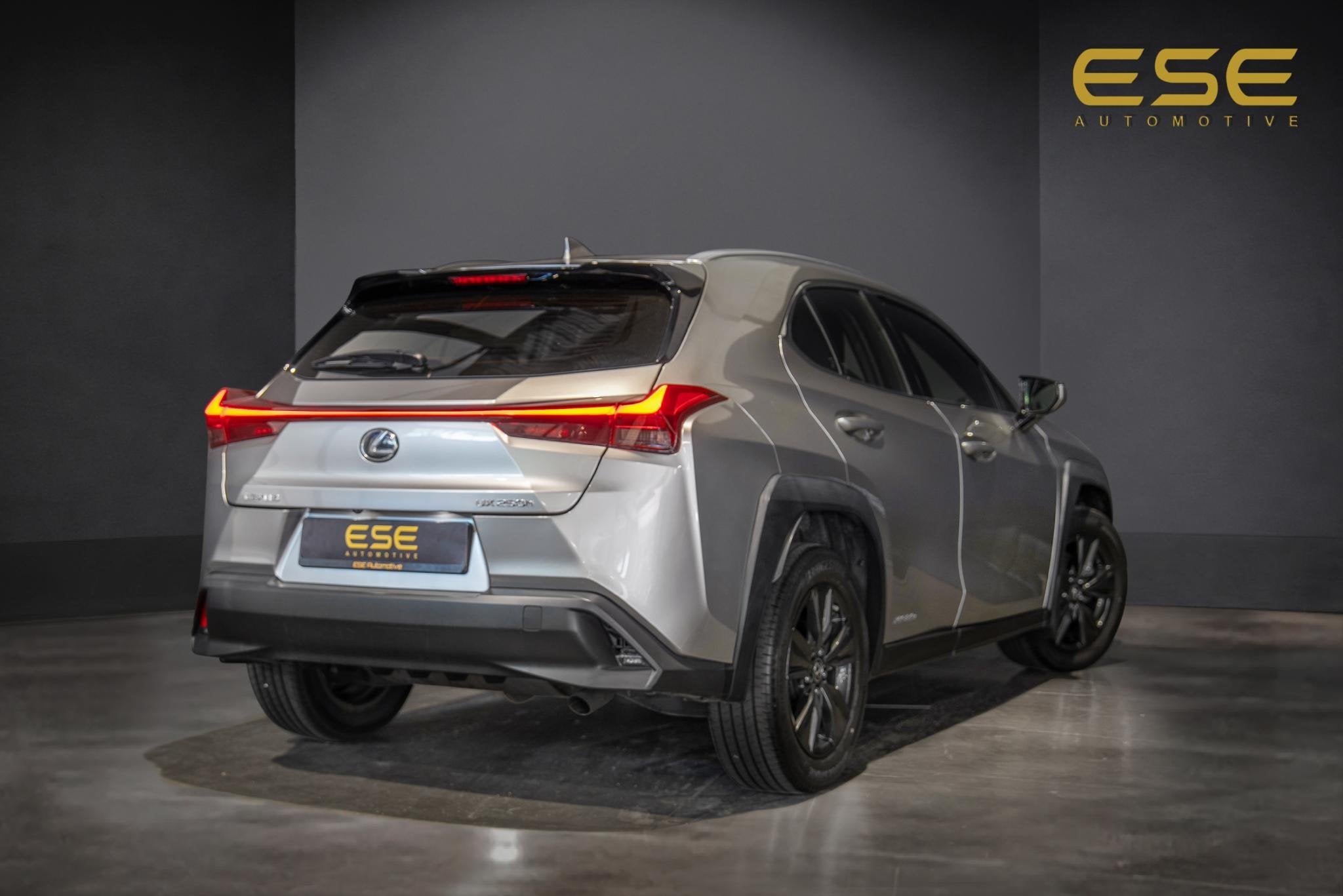 Lexus UX 250h Luxury Line | Carplay | Camera | Adaptive Crui, Auto's, Stof, Gebruikt, 4 cilinders, Parkeersensor
