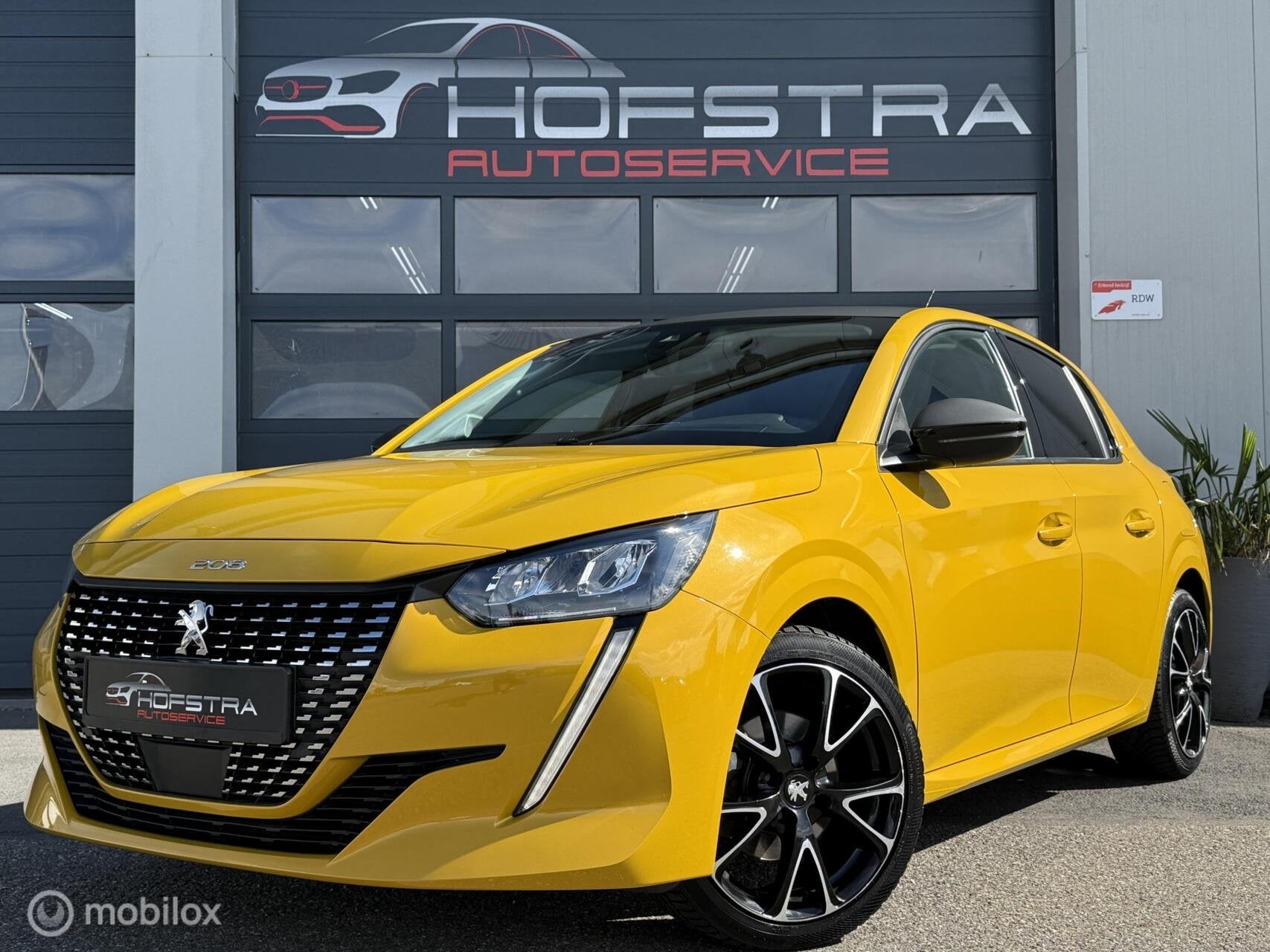 Peugeot 208 1.2 PureTech Blue Lease Allure Camera Trekhk LED, Auto's, Voorwielaandrijving, 101 pk, Euro 6, 49 €/maand