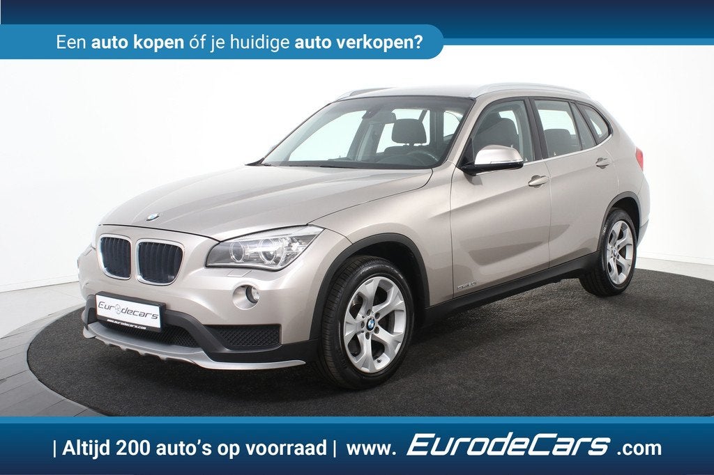 BMW X1 sDrive20i *Navigatie*PDC*Trekhaak* (bj 2014), 4 cilinders, Origineel Nederlands, 184 pk, SUV of Terreinwagen