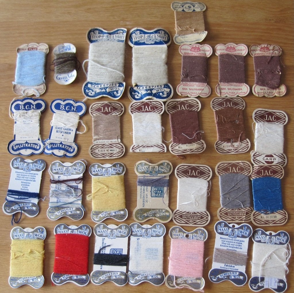 29 verschillende kaartjes met wol, Ophalen of Verzenden, Gebruikt, Garen of Naald(en)