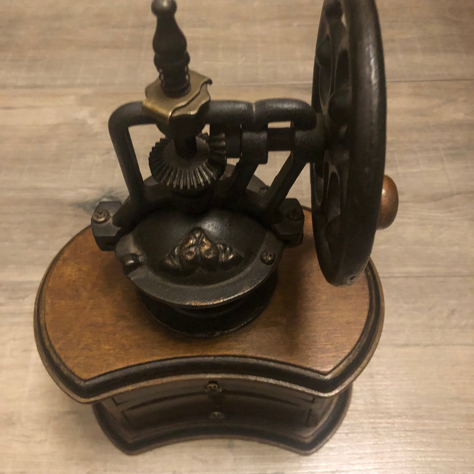 Antieke koffiemolen met lade - gietijzer en hout, Ophalen of Verzenden