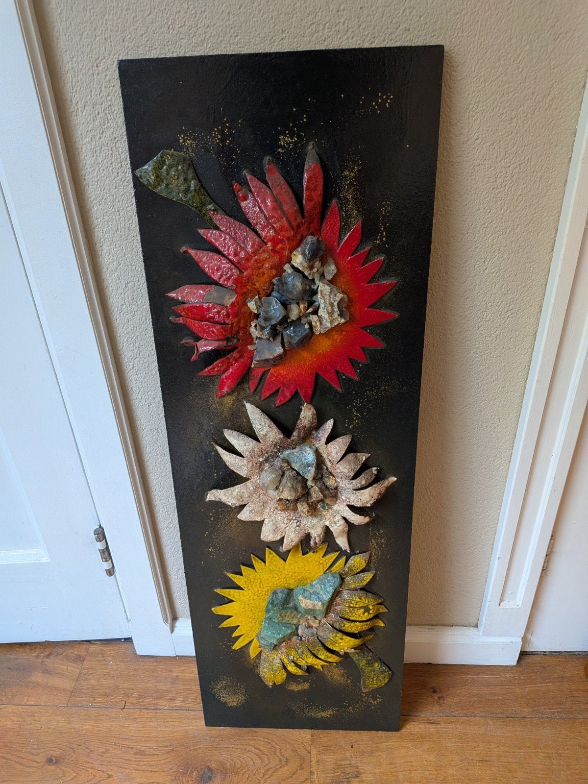 Mid-Century Modern 3D Wandpaneel met Ruwe Edelstenen, Ophalen, Bloemen
