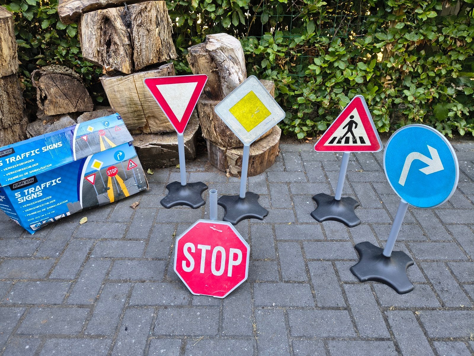 Verkeersborden om mee te spelen (5 stuks), Ophalen of Verzenden, Gebruikt