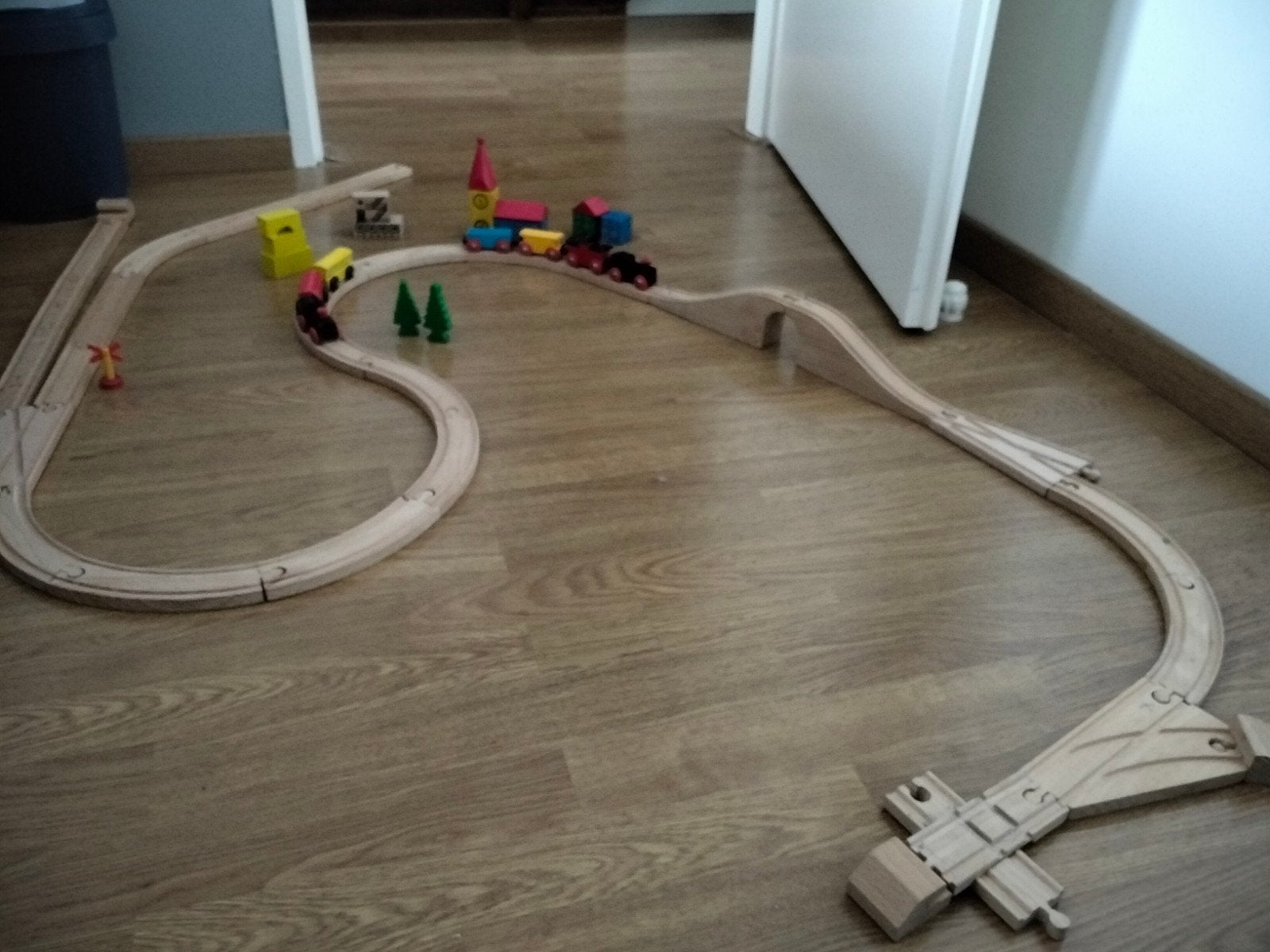 Houten treinrails, wissels, treinen en assesoires., Kinderen en Baby's, Speelgoed | Houten speelgoed, Ophalen of Verzenden