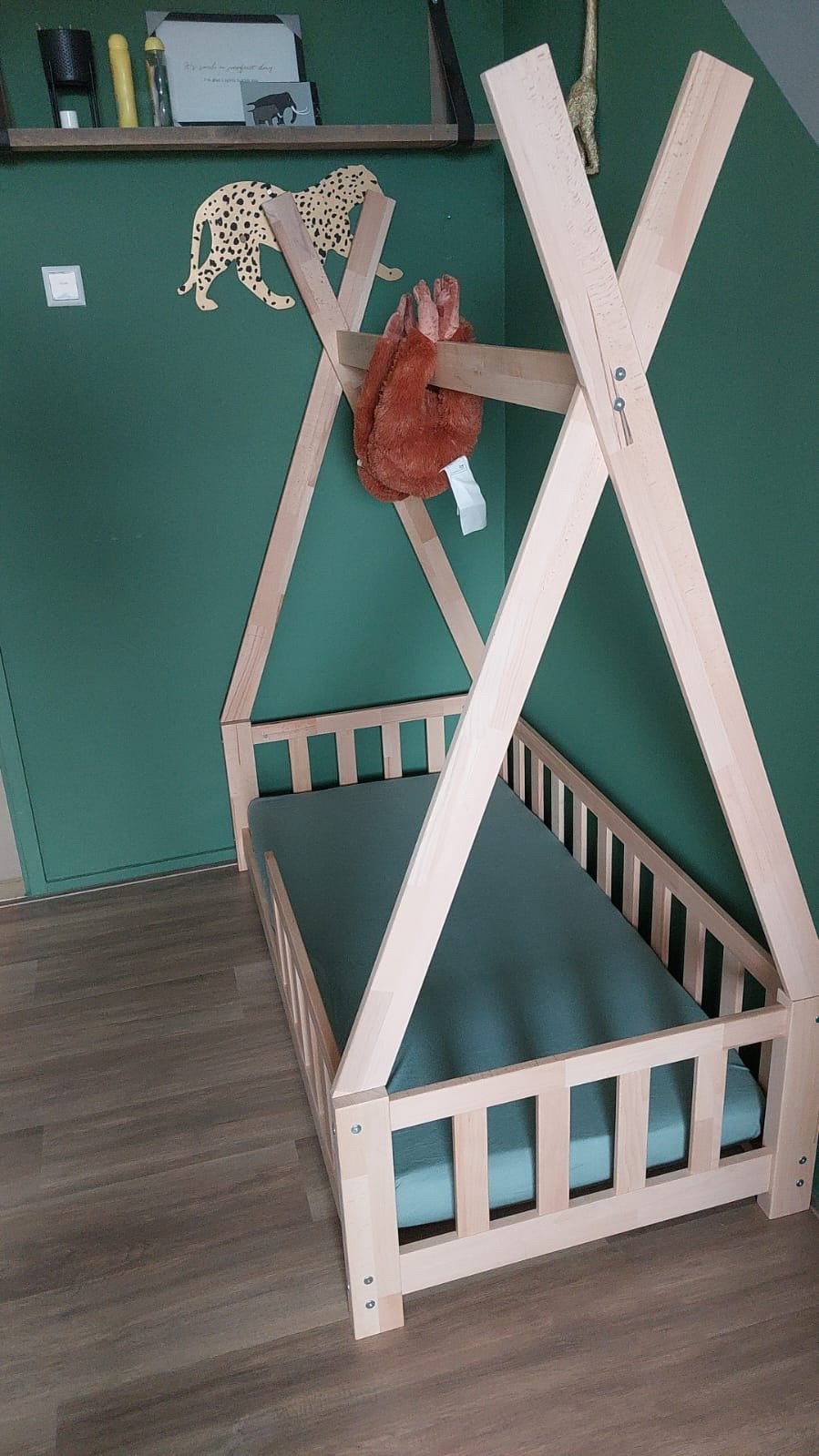 Tipi peuterbed - Houten kinderbed, Ophalen, 190 cm of minder, Zo goed als nieuw, Hout