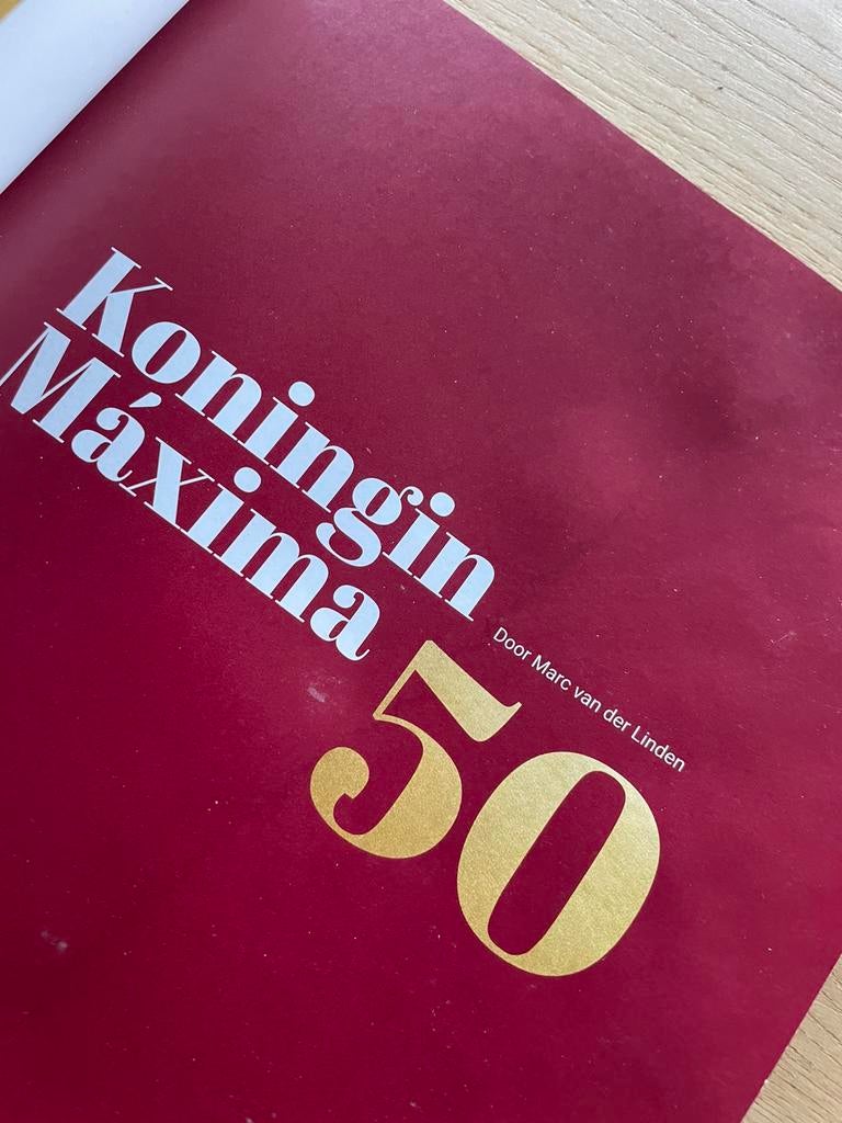 Boek ‘koningin Maxima 50’ van Marc van der Linden, Ophalen of Verzenden, Gebruikt, Nederland, Tijdschrift of Boek