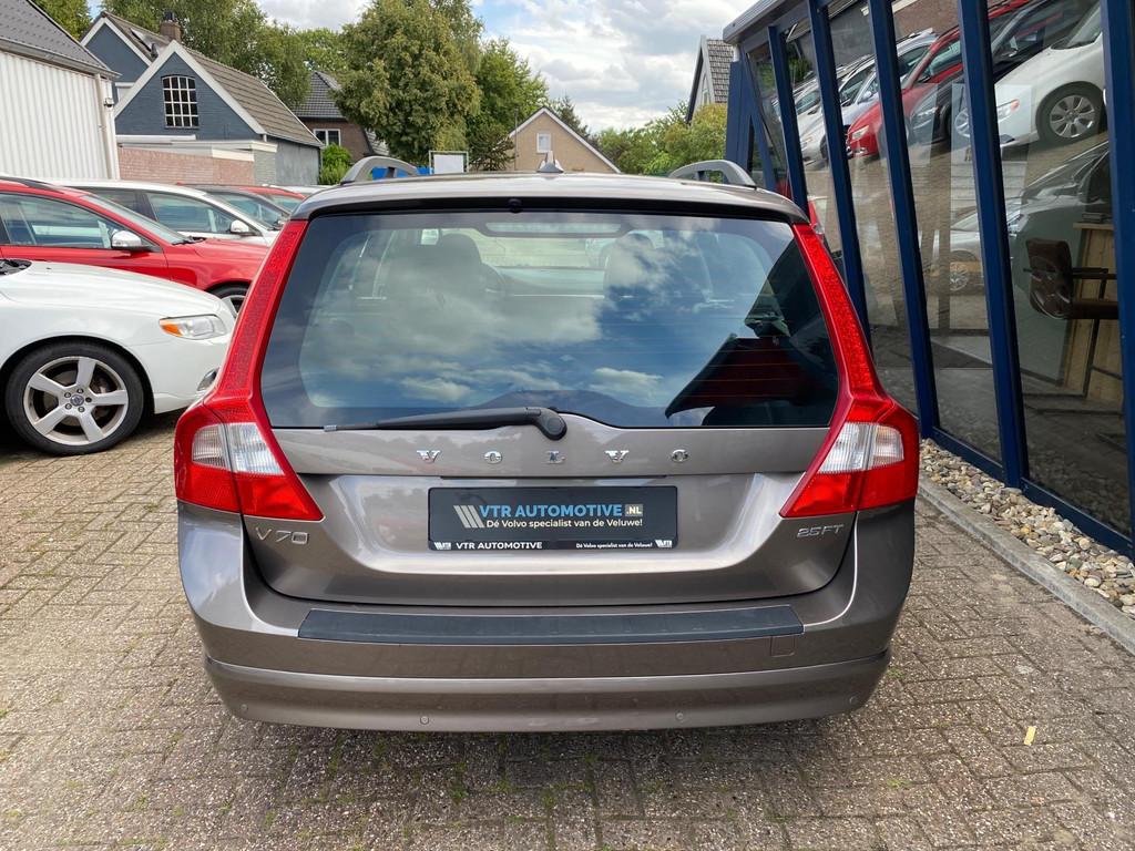 Volvo V70 2.5FT Momentum H.LEER / ECC / PDC / YOUNGTIMER, Voorwielaandrijving, Gebruikt, Leder en Stof, 2521 cc