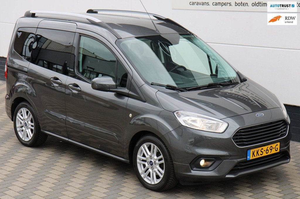 Ford Tourneo Courier 1.0 Titanium Distributie Verv. Carplay, Auto's, Ford, Zwart, Bedrijf, Handgeschakeld, 3 cilinders
