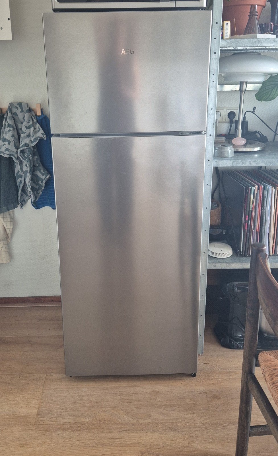 Grijze AEG koelkast met vriesvak, Witgoed en Apparatuur, Gebruikt, 120 tot 140 cm, 200 liter of meer, Ophalen of Verzenden