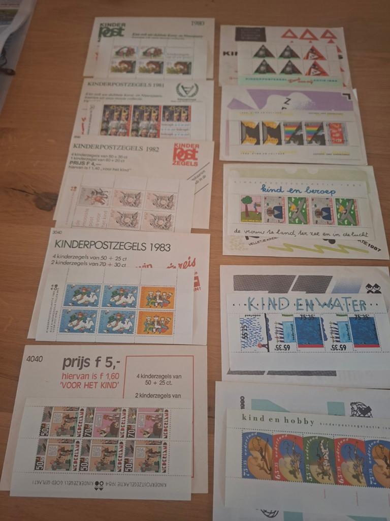 Kinderpostzegels setjes 1980-1990, Ophalen of Verzenden, Na 1940, Postfris