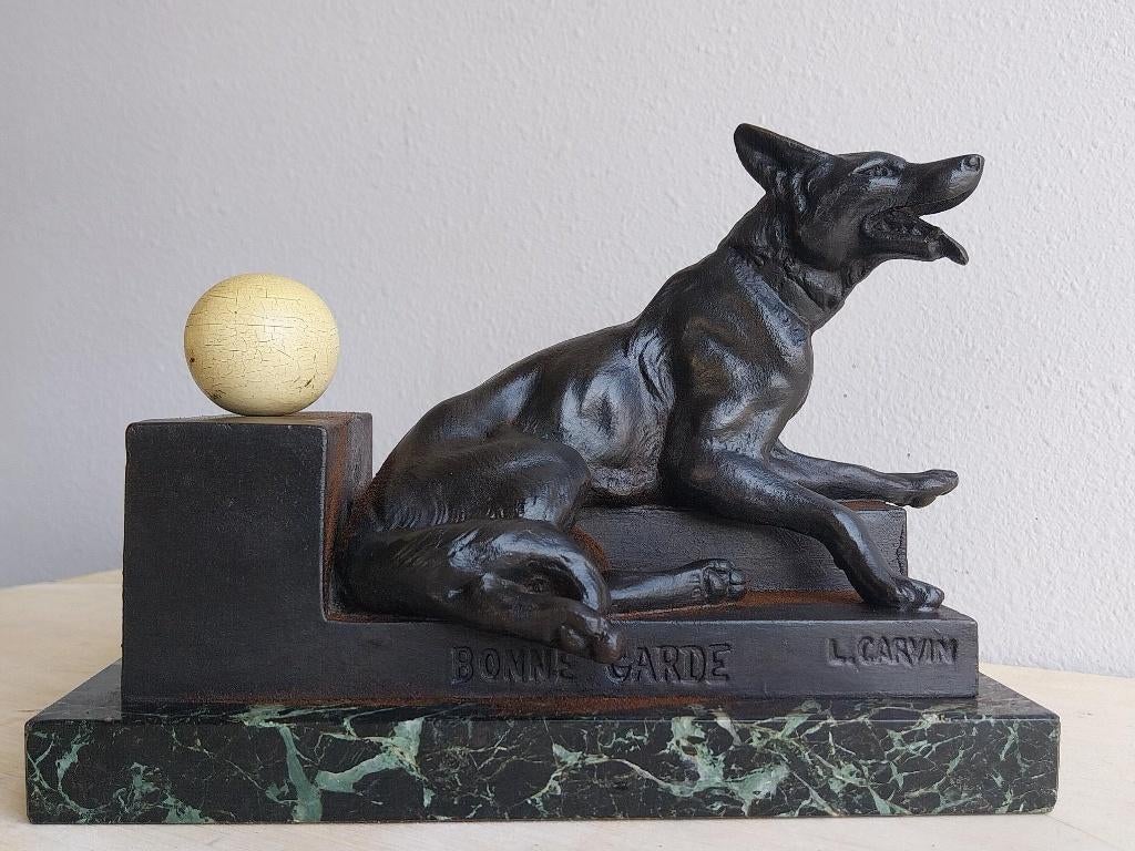 Art Deco beeld hond L. Carvin zamak op marmer gesigneerd, Antiek en Kunst, Minder dan 20 cm, Art deco, Ophalen of Verzenden, Zoogdier