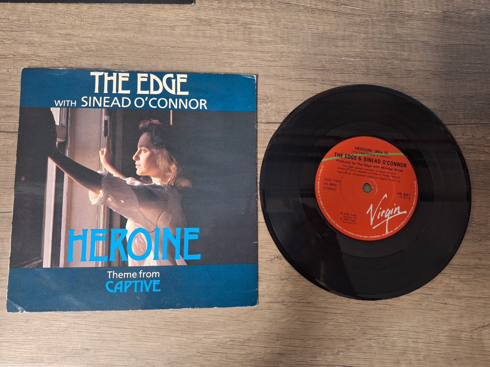 The Edge & Sinead O'Connor - Heroine (Theme from Captive), Gebruikt, 7 inch, Pop, EP