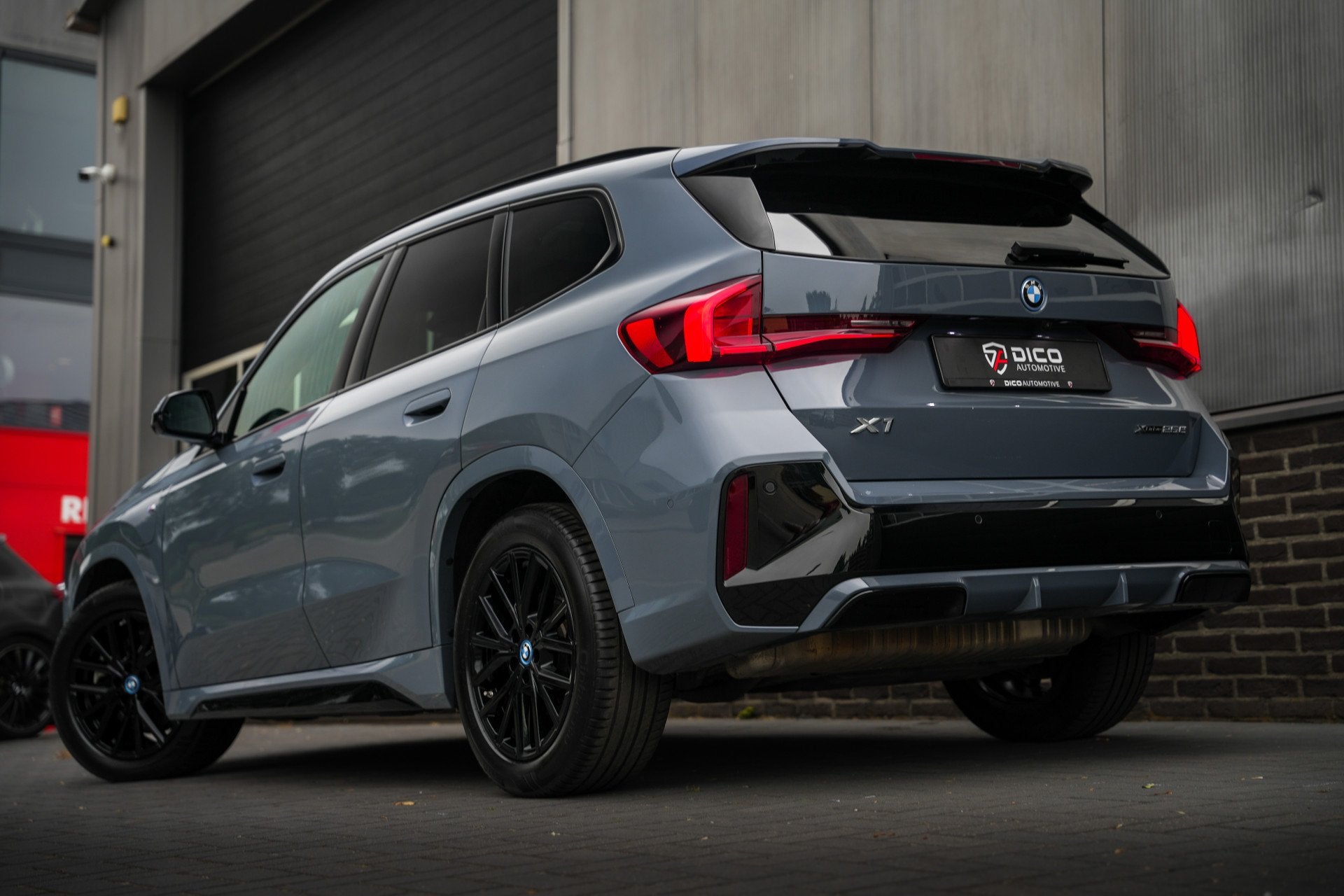 BMW X1 xDrive 25e 245 pk M-Sportpakket /Nieuw-Model/ BTW-Aut, Gebruikt, Zwart, Leder en Stof, Origineel Nederlands