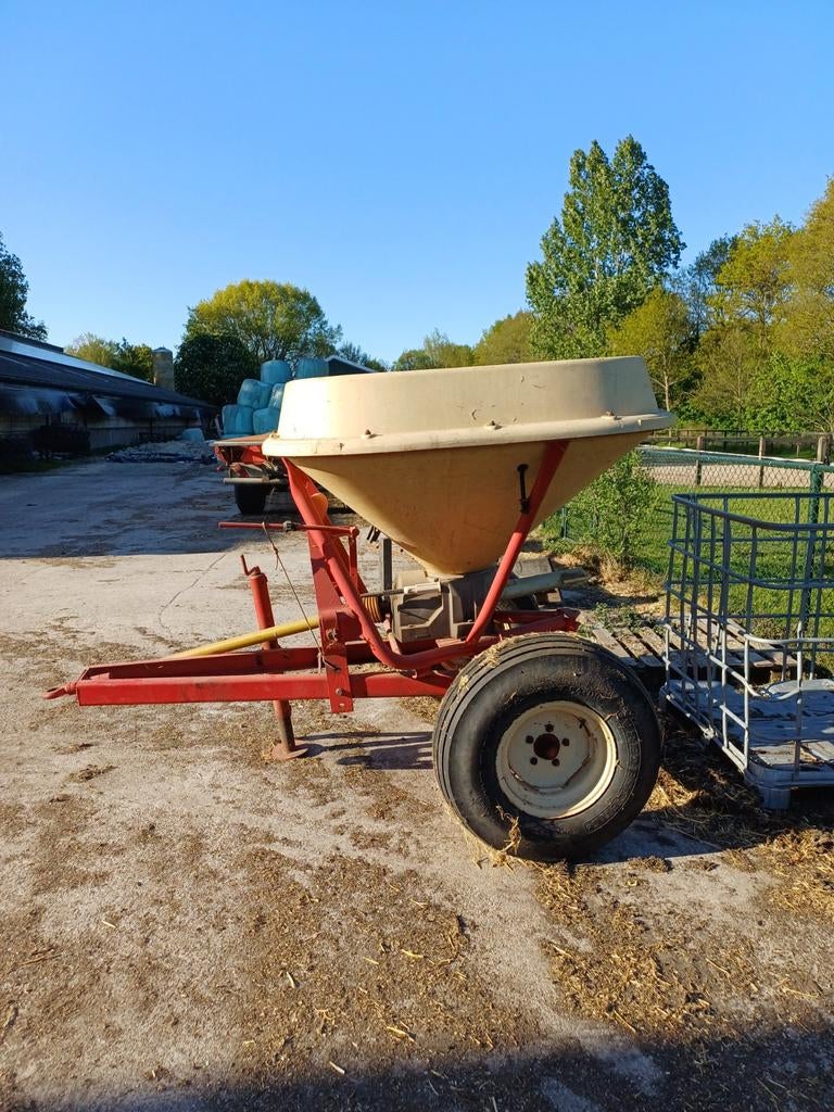 Getrokken vicon kunstmestrooier, Tuin en Terras, Ophalen of Verzenden, Tuinaarde