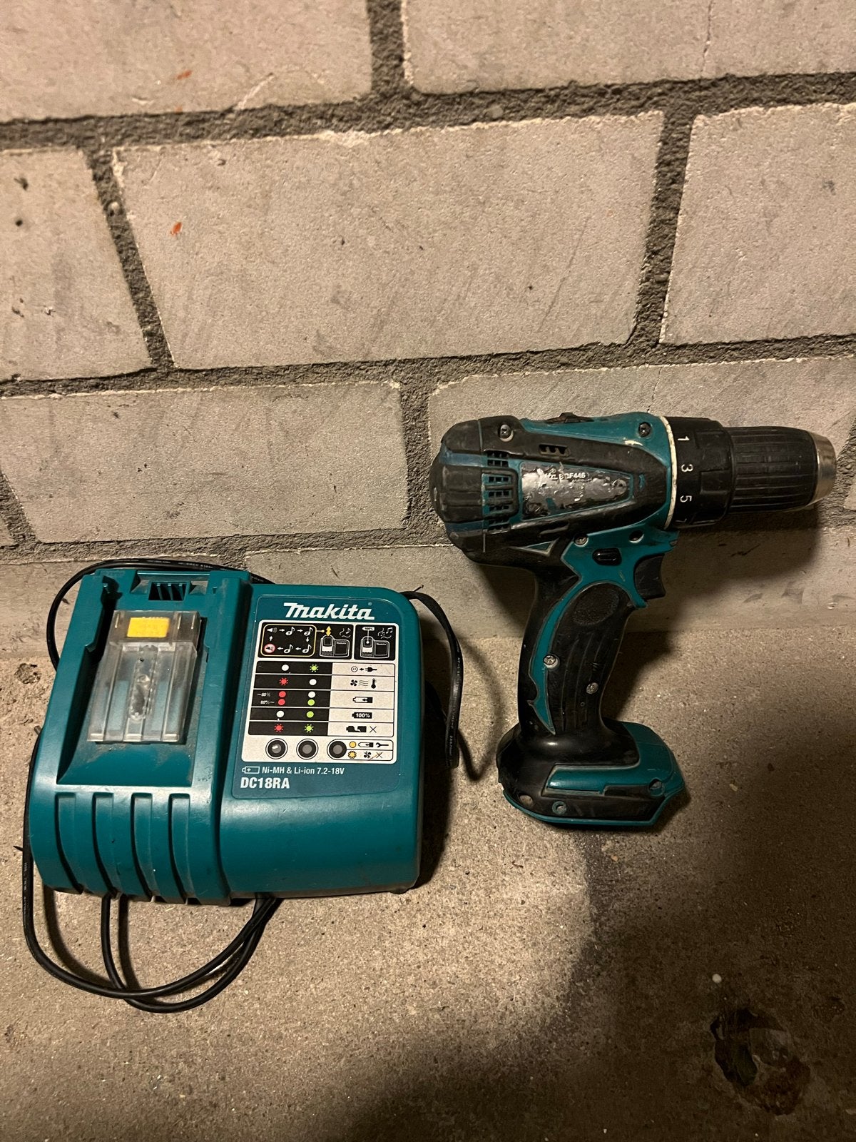 Makita Boor- en Schroefmachine met Oplader - Gebruikt, Ophalen, Gebruikt, Variabele snelheid, Boor- en Schroefmachine