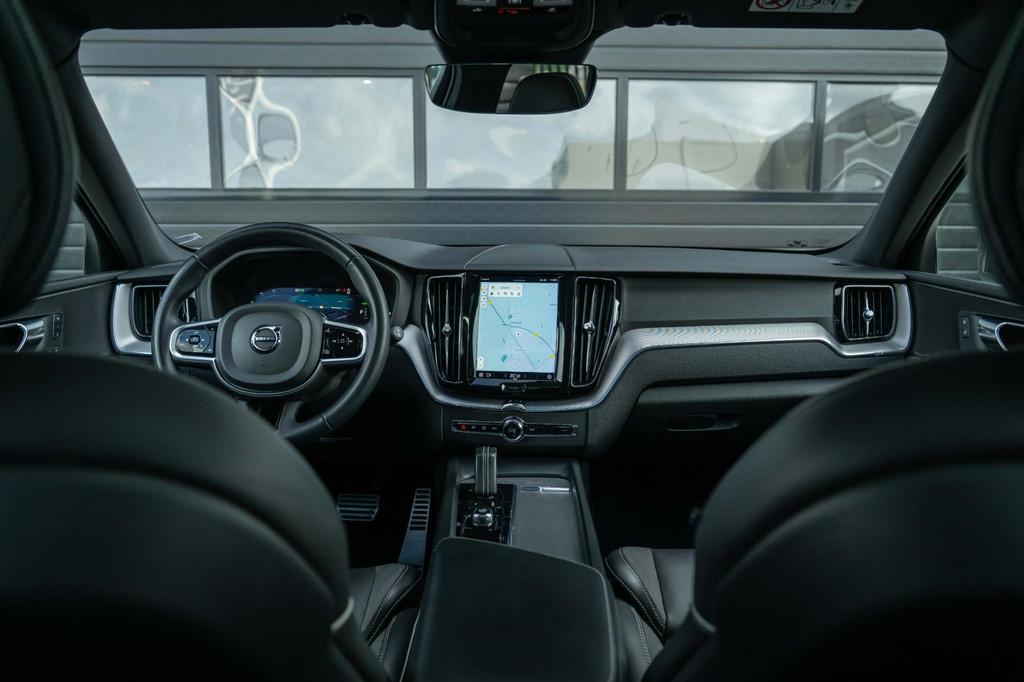 Volvo XC60 2.0 T6 Plug-in hybrid AWD R-Design 350 PK|Pano|Tr, Auto's, Volvo, Automaat, Gebruikt, 4 cilinders, 1969 cc