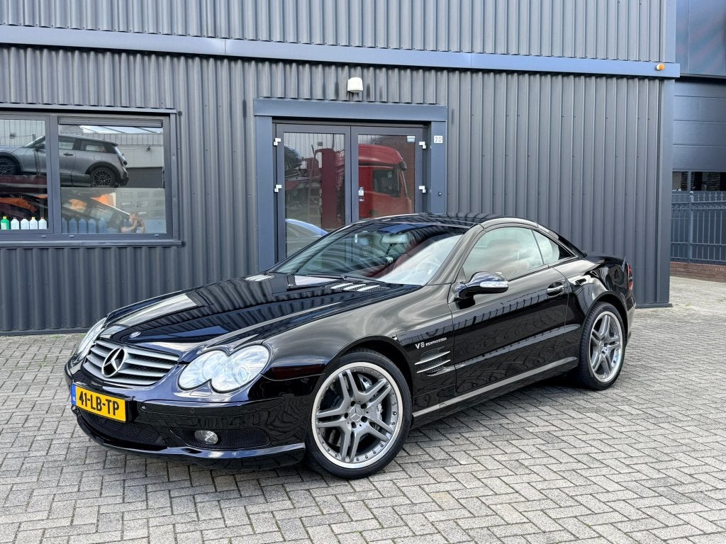 Mercedes SL55 AMG R230 (2002) | NL-auto | Zwart | Rood Leder, Auto's, Automaat, Dealer onderhouden, Achterwielaandrijving, 8 cilinders