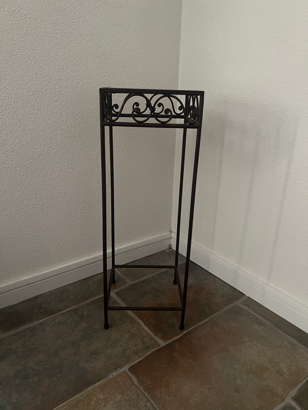 Metalen plantenstandaard met sierlijke details, Ophalen, Klassiek, Metaal, Gebruikt