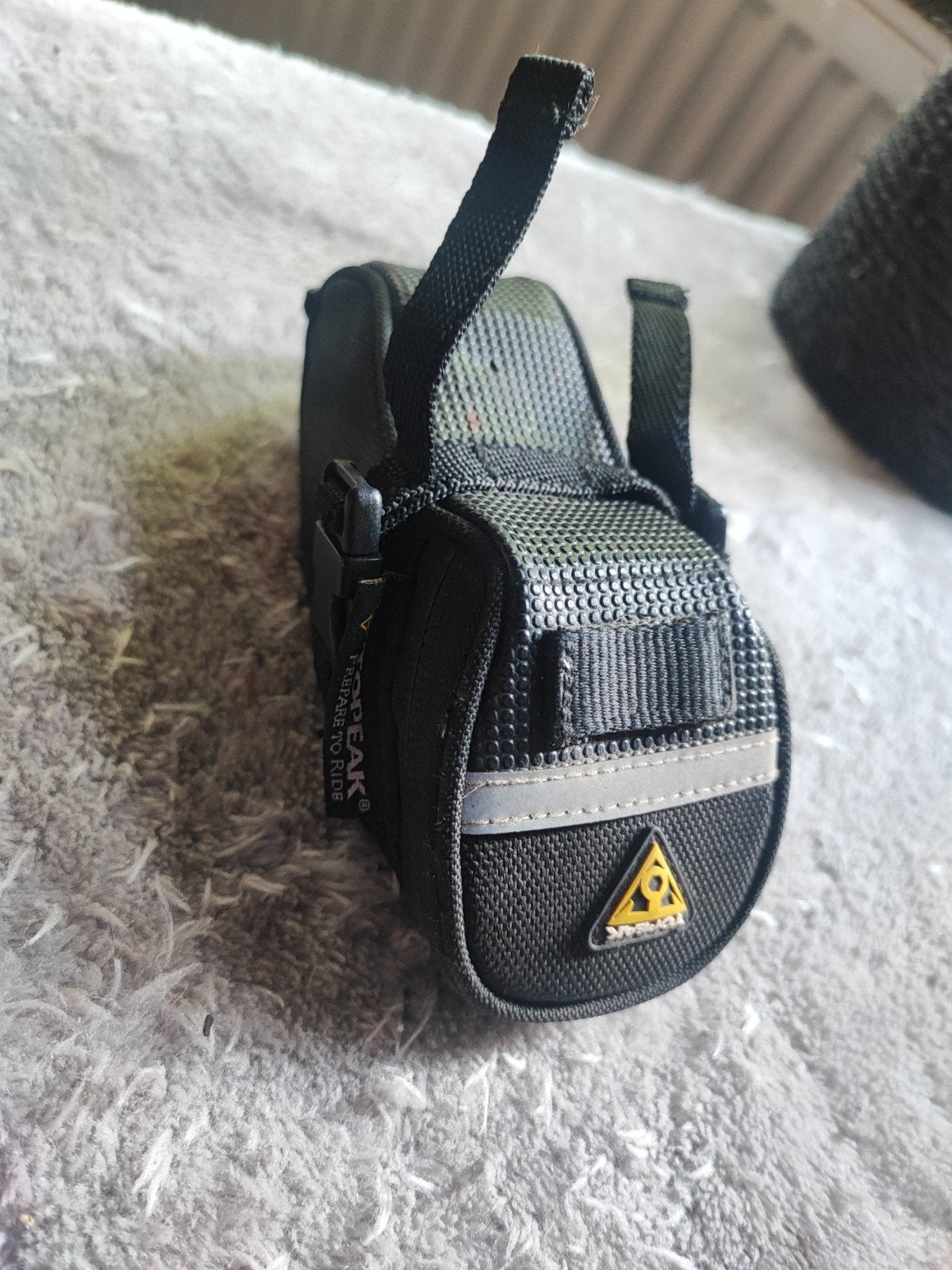 Toppeak Aero Wedge Pack (zadeltas), Ophalen