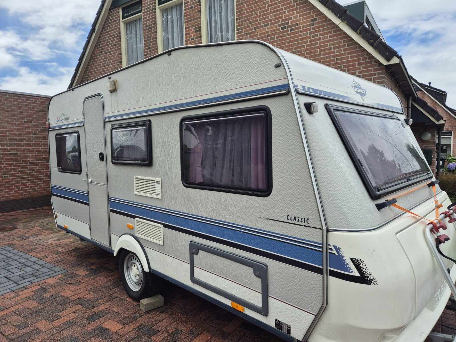 Hobby 470 classic, Vast bed, Rondzit, Hobby, 750 - 1000 kg