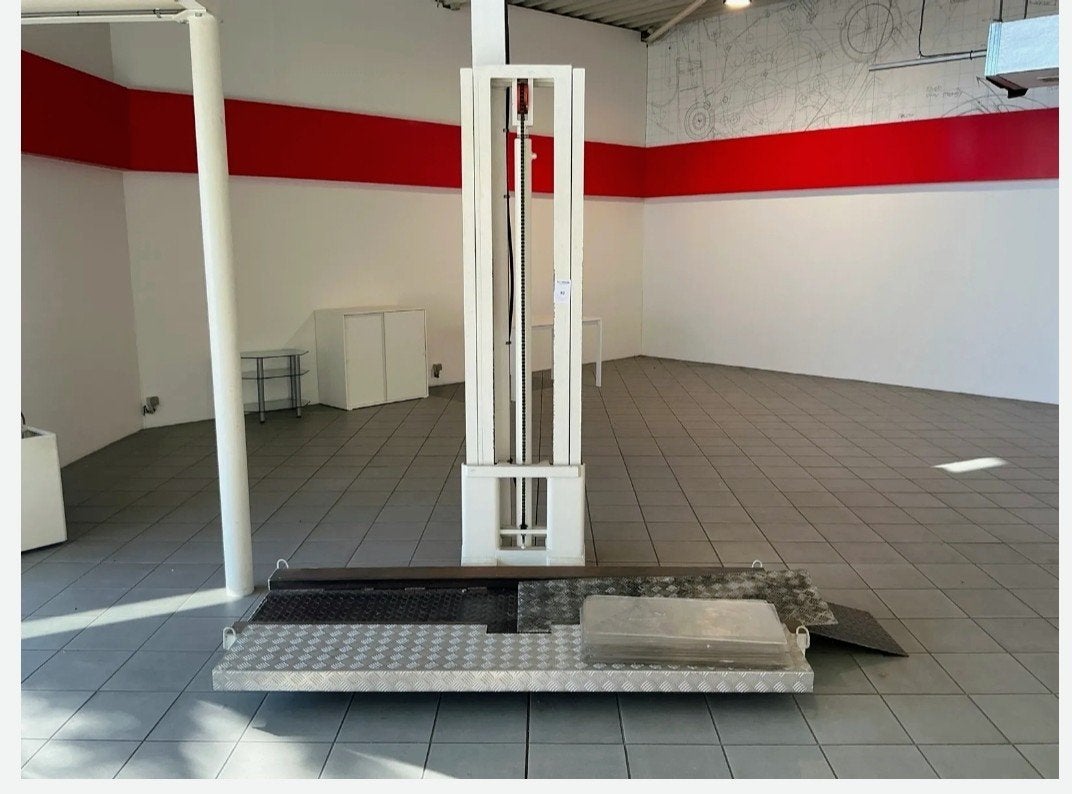 Hydraulische Goederenlift / Motorfietslift (Accu/220V), Ophalen of Verzenden