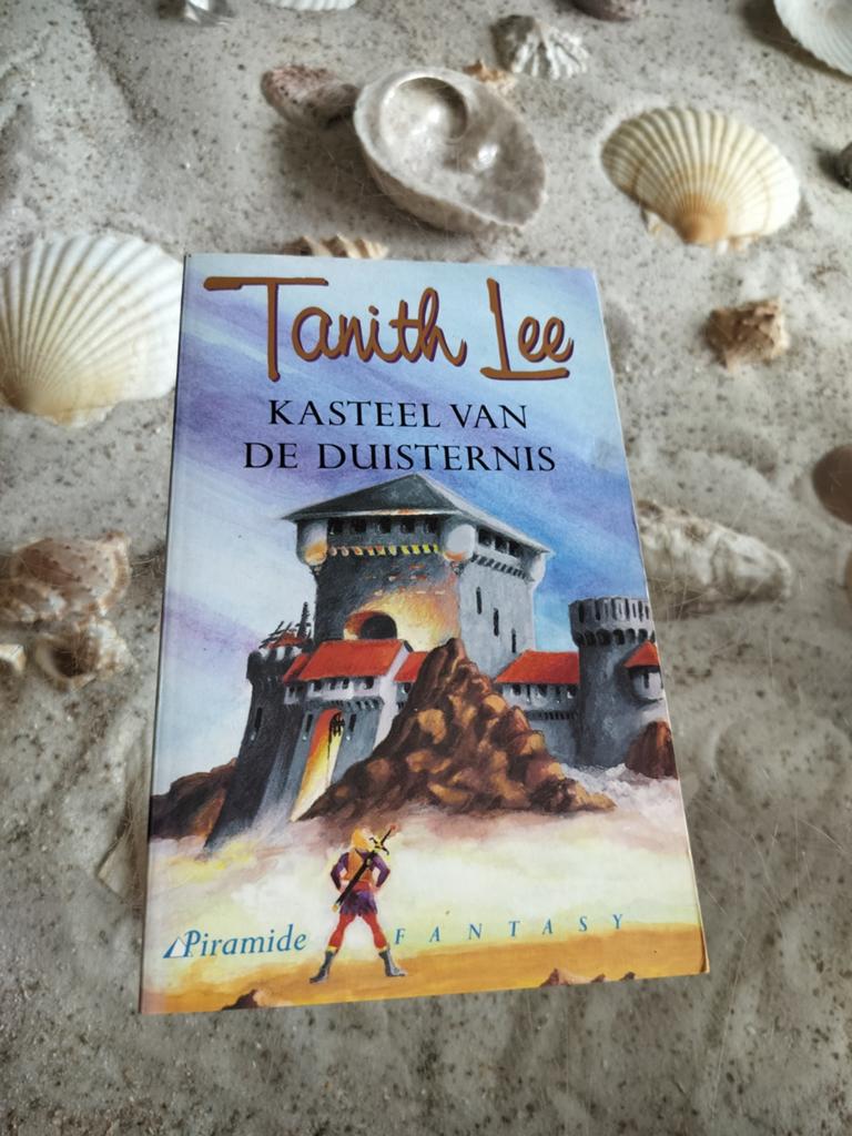 Tanith Lee - Kasteel van de duisternis, Boeken, Ophalen of Verzenden, Zo goed als nieuw, Tanith Lee