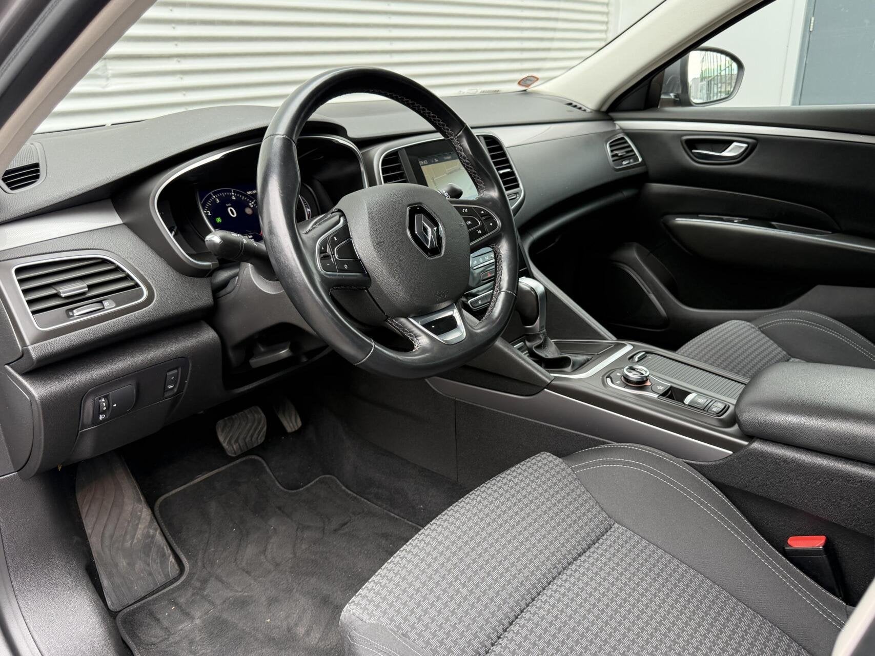 Renault Talisman Estate 1.6 TCe Intens Automaat |Airco|cruis, Auto's, Stof, Gebruikt, Zwart, 14 km/l