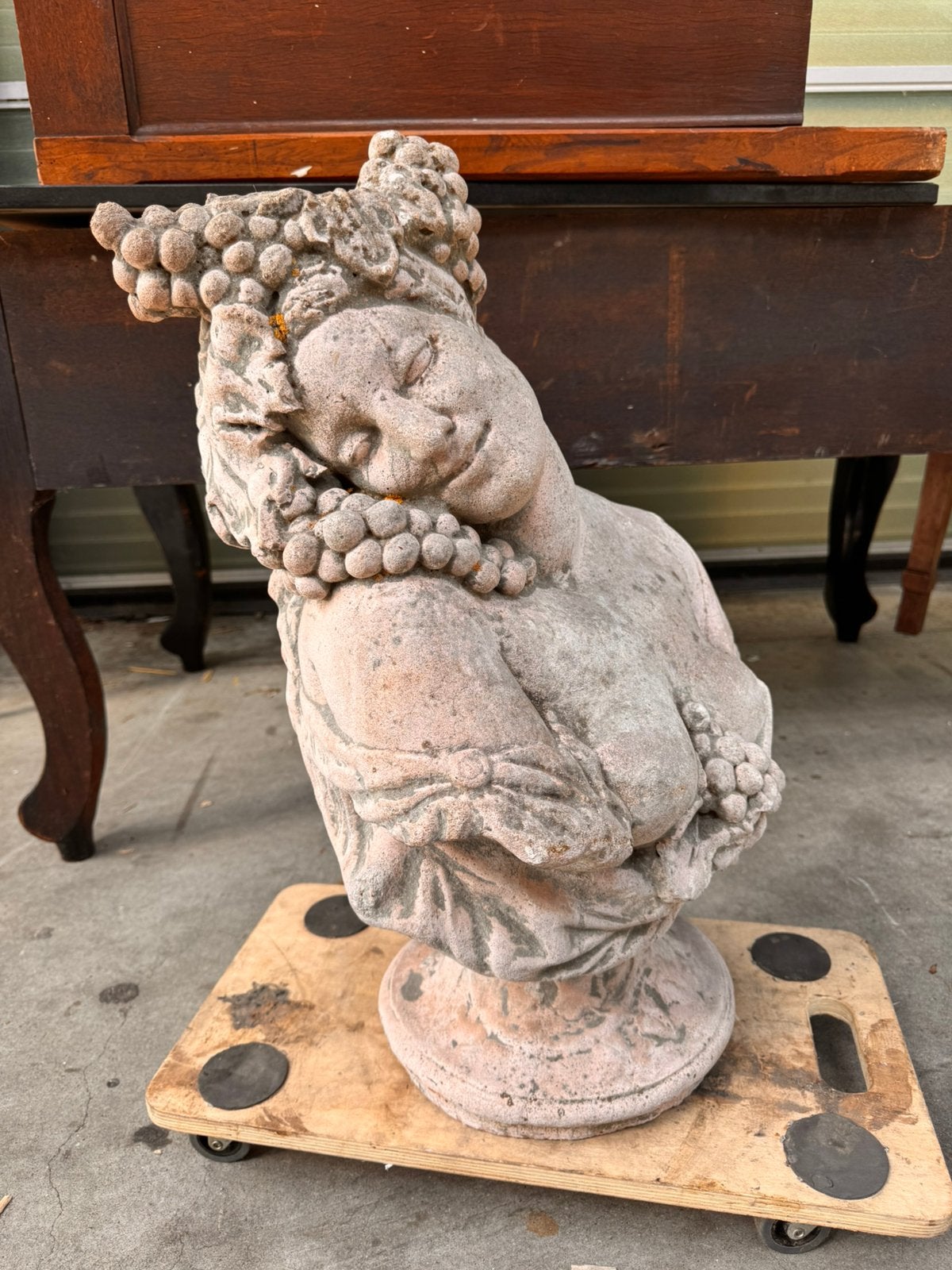 Grote Klassieke Tuinbuste – Bacchante met Druiven – 75 cm, Ophalen of Verzenden, Zo goed als nieuw, Steen