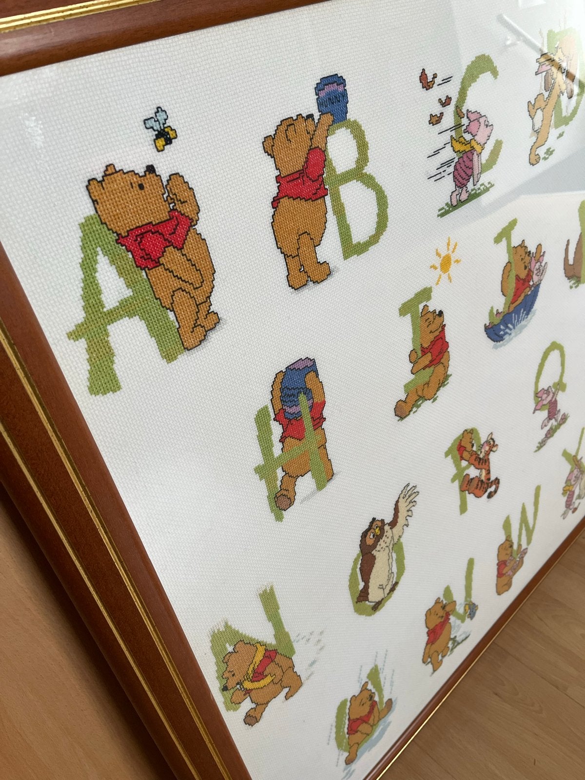 Borduurwerk Winnie de Pooh alfabet - uniek en ingelijst, Ophalen, Overige typen, 125 cm of meer, Zo goed als nieuw