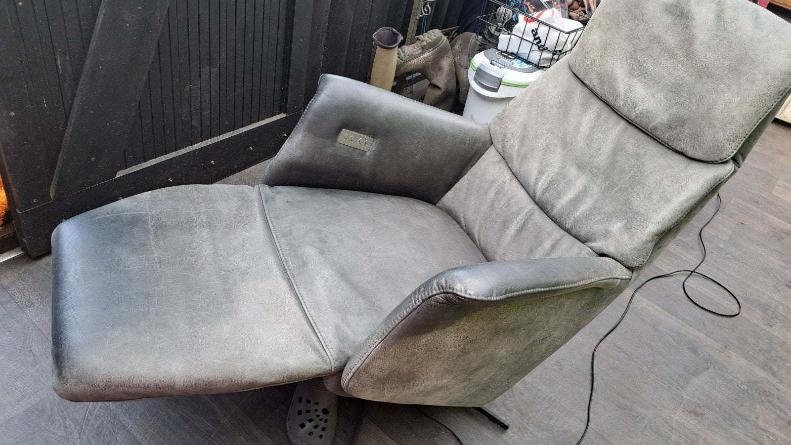 Grijze leren relaxfauteuil met elektrische verstelling, Gebruikt, Leer, Ophalen of Verzenden, Eén