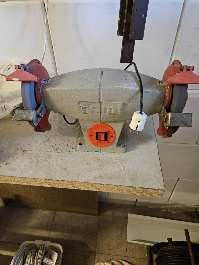 Femi slijpmachine Dubbele wielen stabiele loop Werkbankmodel, Doe-het-zelf en Verbouw, Gereedschap | Slijpmachines, Ophalen, Gebruikt