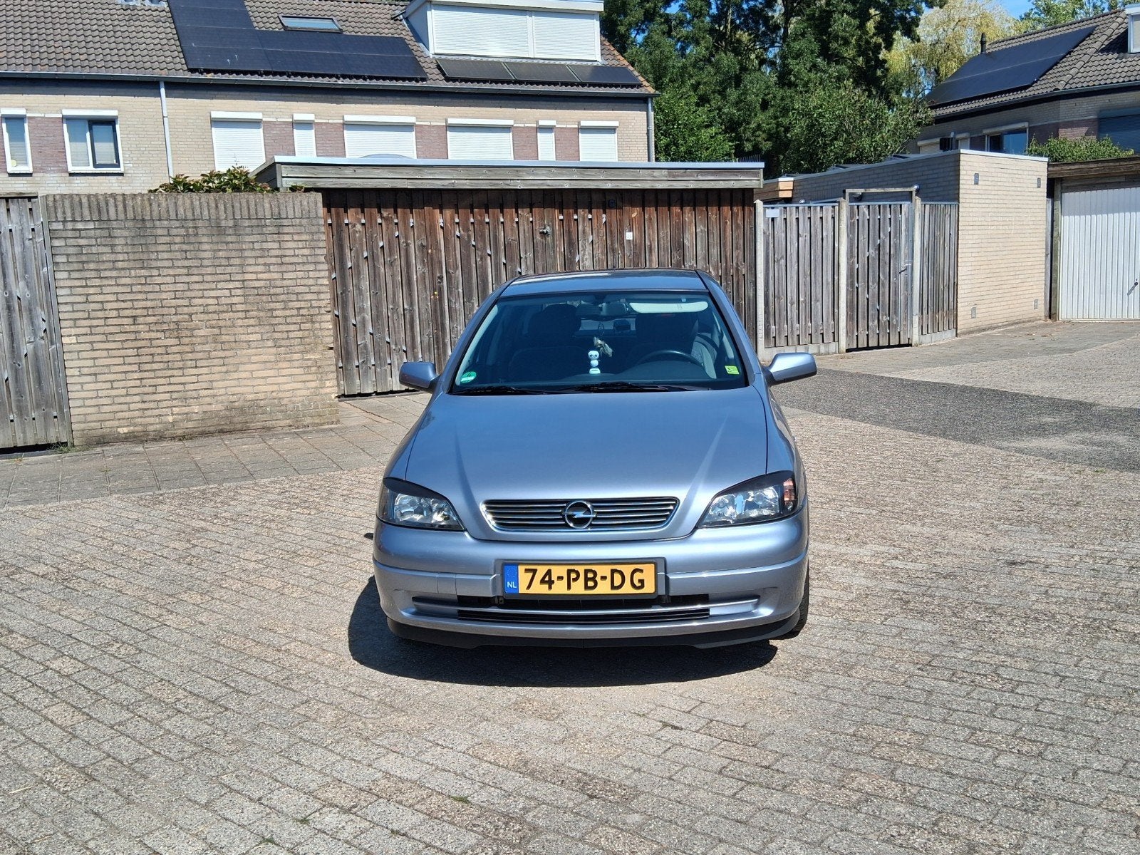 Opel Astra 1.6 8V 5D 2004 Grijs, Voorwielaandrijving, 4 cilinders, 1095 kg, 49 €/maand