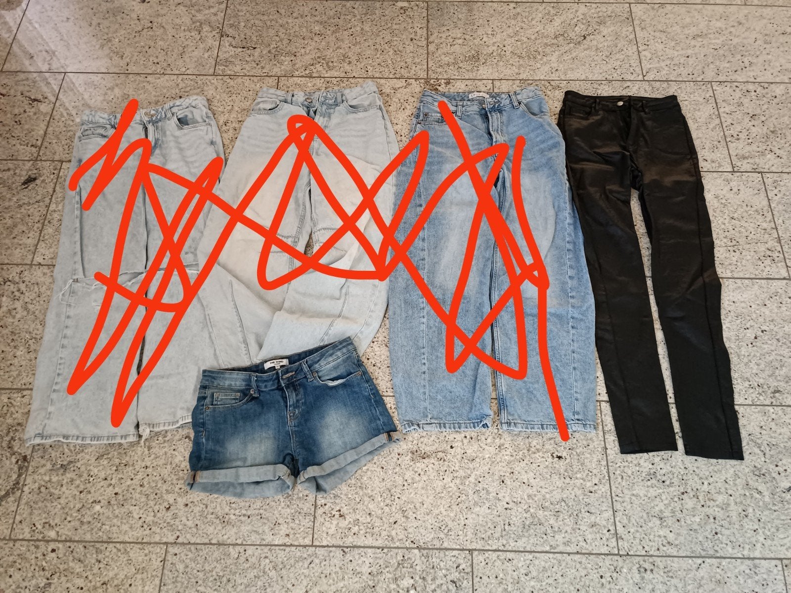 Meiden broek "leer"look mt XS en kort spijkerbroekje, Ophalen of Verzenden, Gedragen, Maat 34 (XS) of kleiner