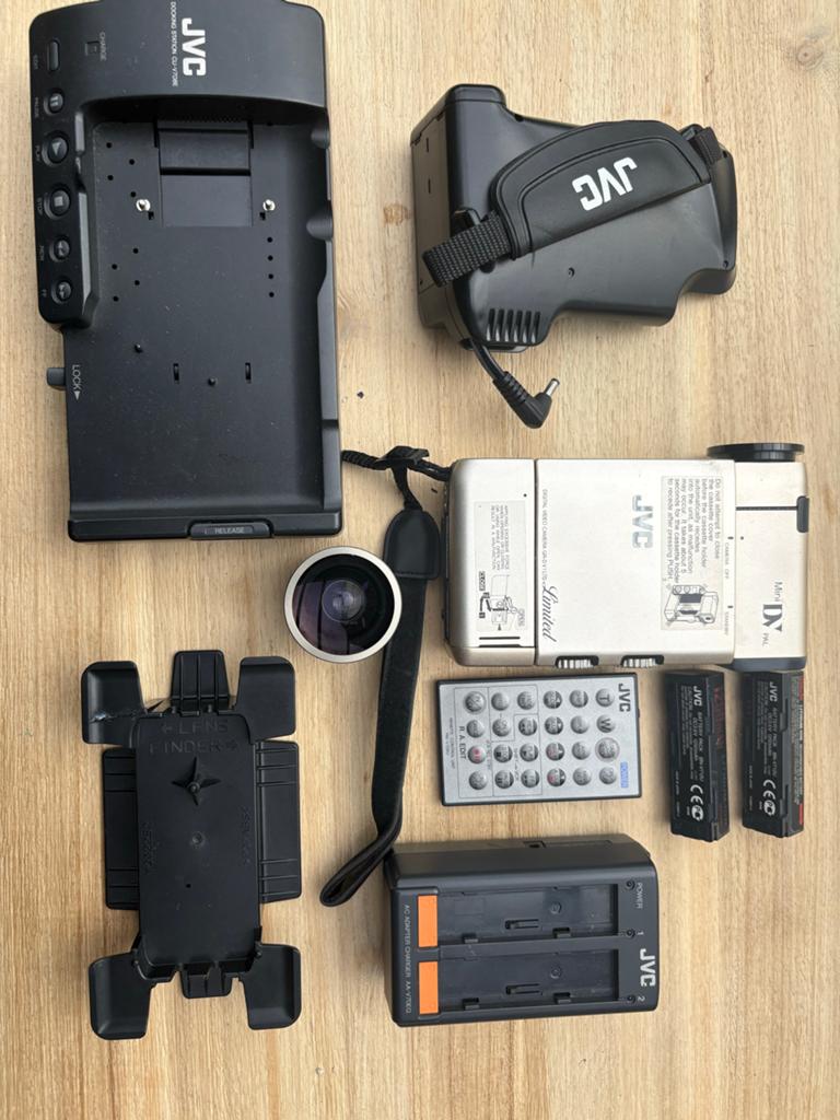 JVC Camcorder met accessoires - Vintage camera set, JVC, Overige soorten, Ossenkamppad 25, JVC