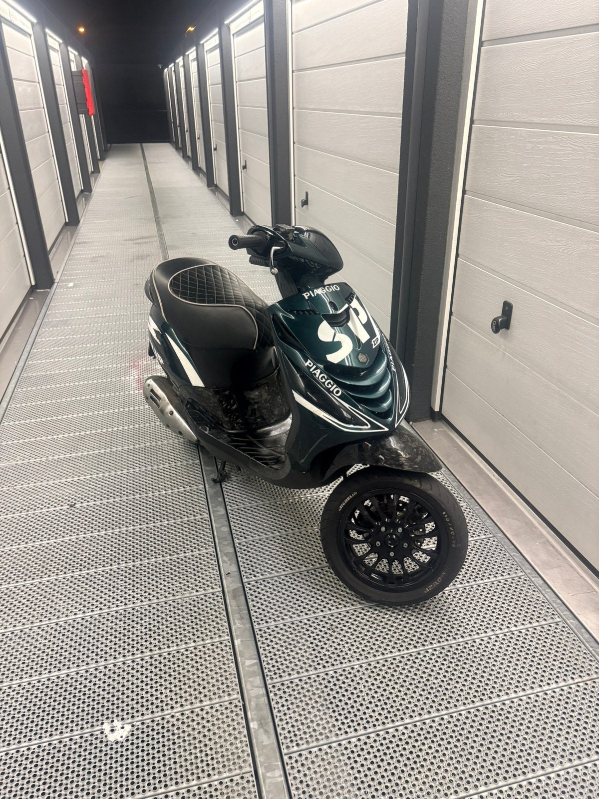 Zip 125cc 4 takt brom, Fietsen en Brommers, Brommeronderdelen | Scooters, Ophalen of Verzenden, Zo goed als nieuw, Blok, Piaggio