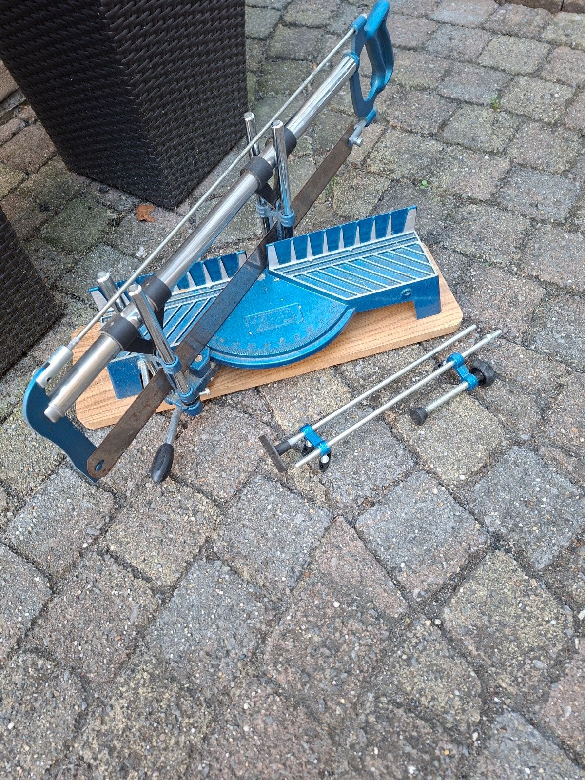 Afkortzaag met verstekbak - Handzaag voor precisiewerk, Doe-het-zelf en Verbouw, Gereedschap | Zaagmachines, Ophalen, Gebruikt