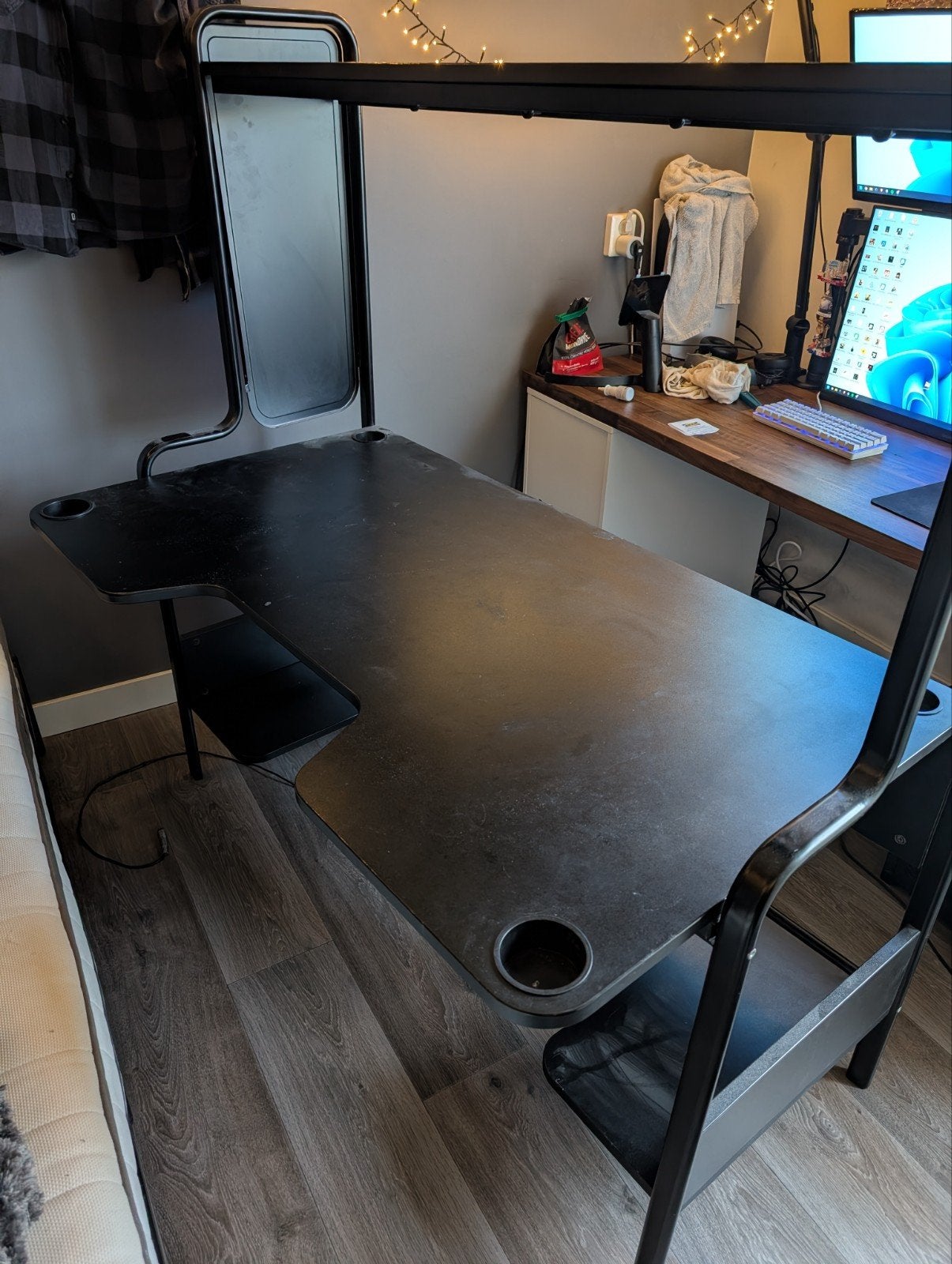 IKEA Fredde Gamingbureau - Zwart, Huis en Inrichting, Bureaus, Gebruikt, Metaal, Ophalen of Verzenden, IKEA