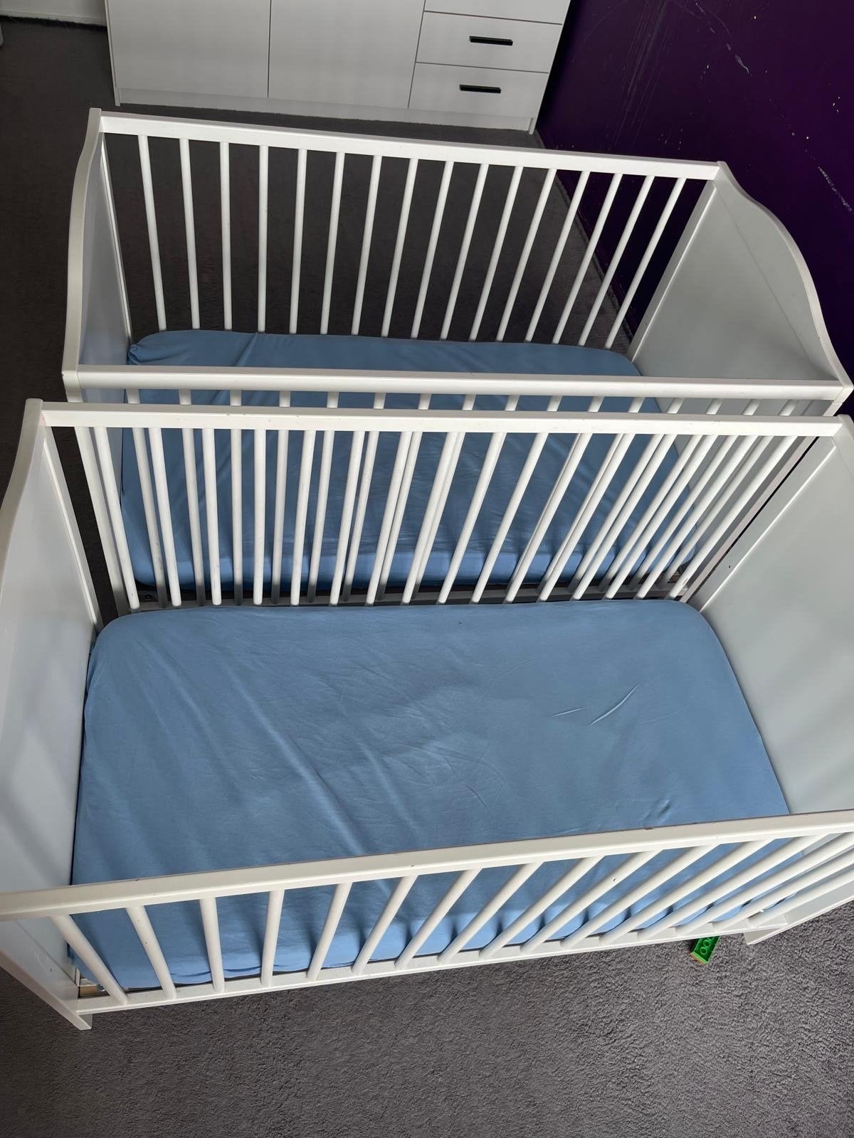Twee babybed met  matras 60x120, Kinderen en Baby's, Babywiegjes en Ledikanten, Ophalen, Gebruikt, Ledikant
