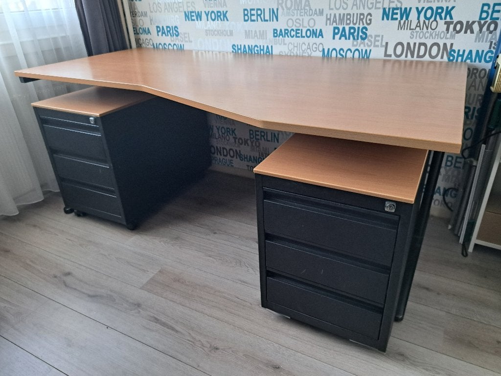 Design bureau met bijpassende ladenblokken en kastje., Ophalen, Met wielen, Gebruikt, Bureau-kast combinatie
