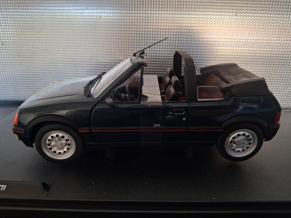 Peugeot 205 CTi 1986 Schaal 1:18 Cabriolet Schaal 1:18, Hobby en Vrije tijd, Modelauto's | 1:18, Solido, Auto, Solido, Nieuw