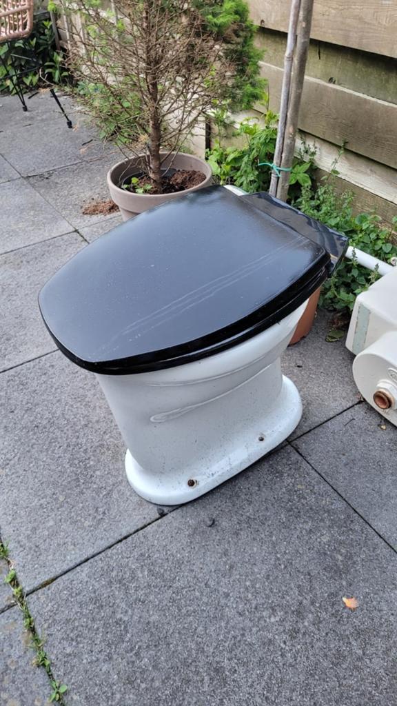 Retro jaren '30 wc wit met zwarte bril - Ophalen Leiden, Ophalen of Verzenden, Zo goed als nieuw, Toilet