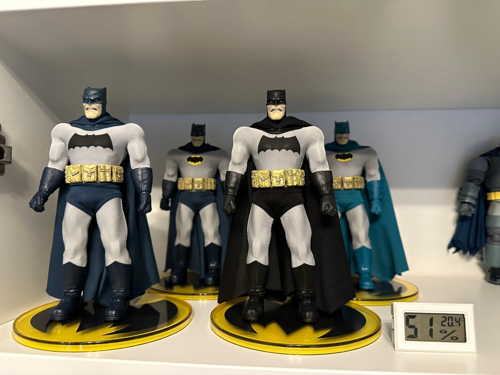 Dark knight returns batman mezco one:10 figures hot toys, Verzamelen, Film en Tv, Ophalen of Verzenden, Zo goed als nieuw, Actiefiguur of Pop