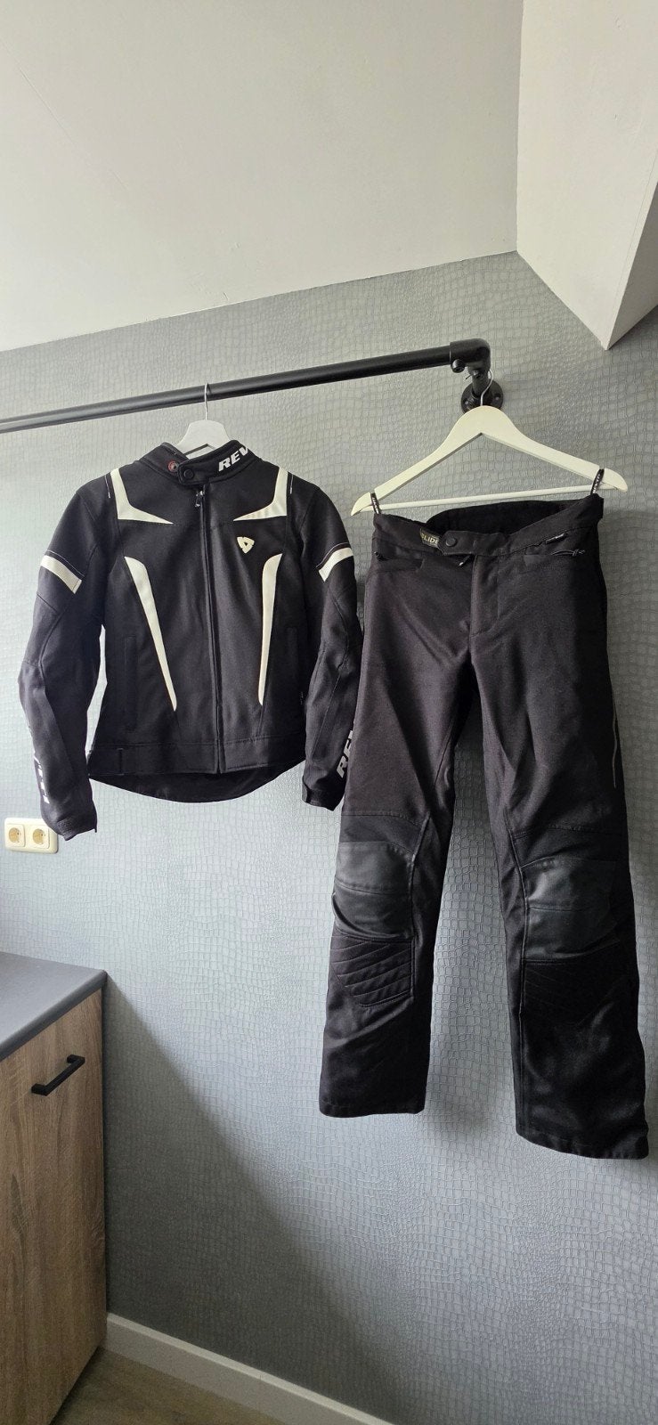 REV'IT! Dames Motorpak zwart/wit (compleet met helm), Motoren, Kleding | Motorkleding, Ophalen, Jas | textiel, REV'IT!, SIDI, HJC