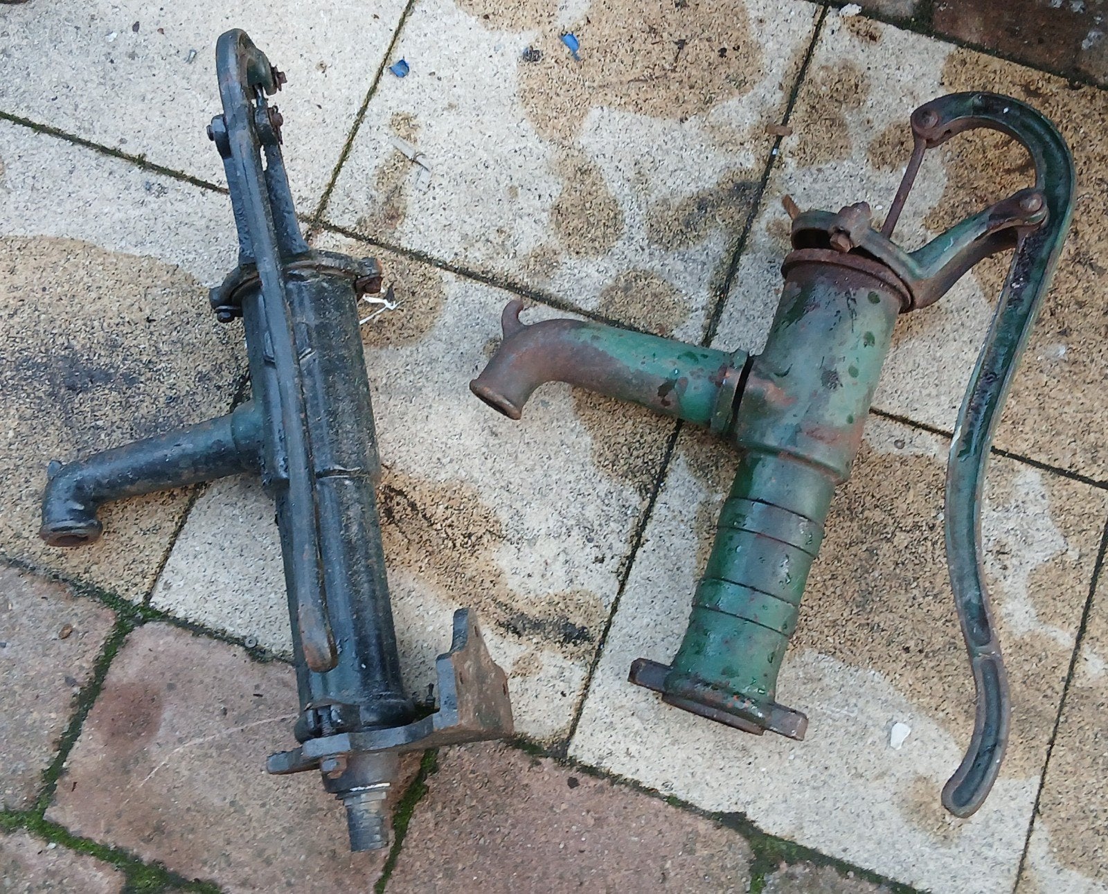 2x Antieke Waterpomp - Werking Onbekend, Tuin en Terras, Ophalen