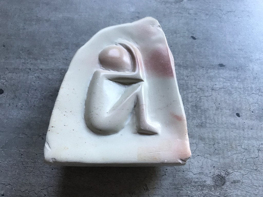 Abstract stenen figuur handgemaakt zittend figuur, 10 x 8 cm, Ophalen of Verzenden, Zo goed als nieuw, Dier