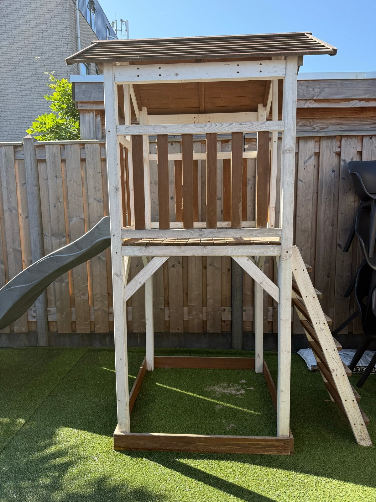 Houten Speelhuisje met Glijbaan en Trap, Ophalen, Zo goed als nieuw, Glijbaan