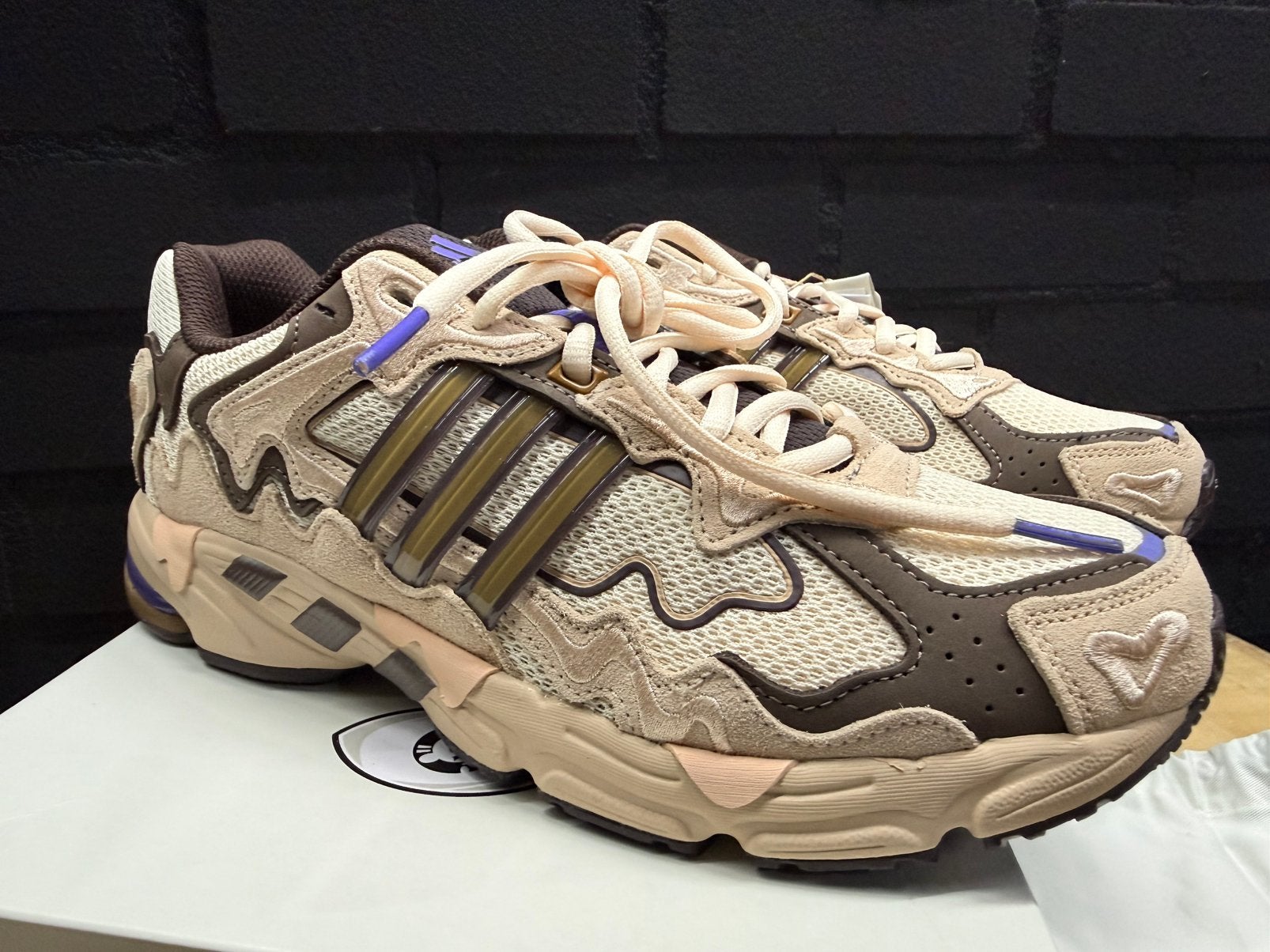 Adidas Response CL Bad Bunny Paso Fino 42 2/3, Ophalen of Verzenden, Nieuw, Overige kleuren, Sneakers of Gympen