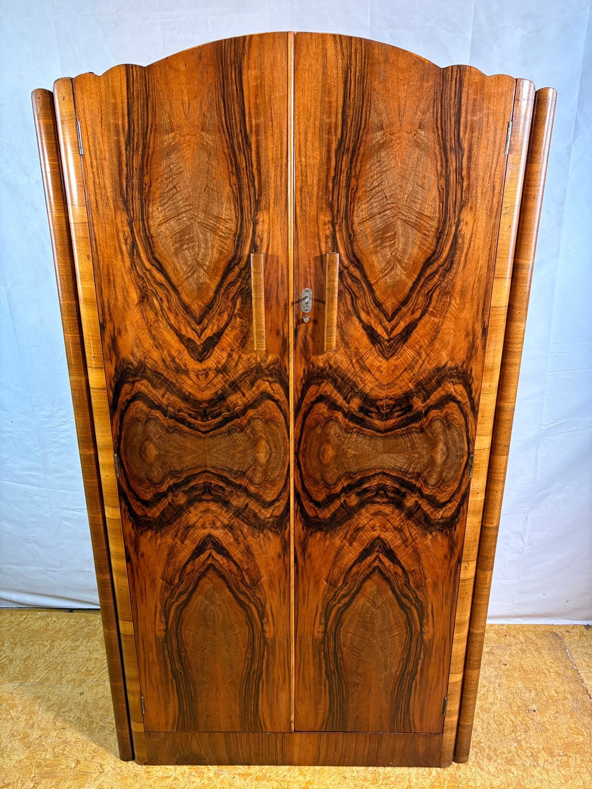 Gratis bezorging!PrachtigeVintageArtDecoKledingkastNoten1930, Met deur(en), Gebruikt, Art deco vintage noten bookmatched fineer kledingkast fitted1930