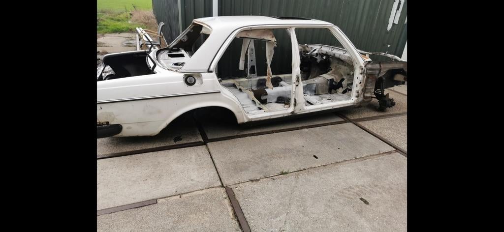 Mercedes W123 200 Diesel kenteken, Ophalen, Motorkap